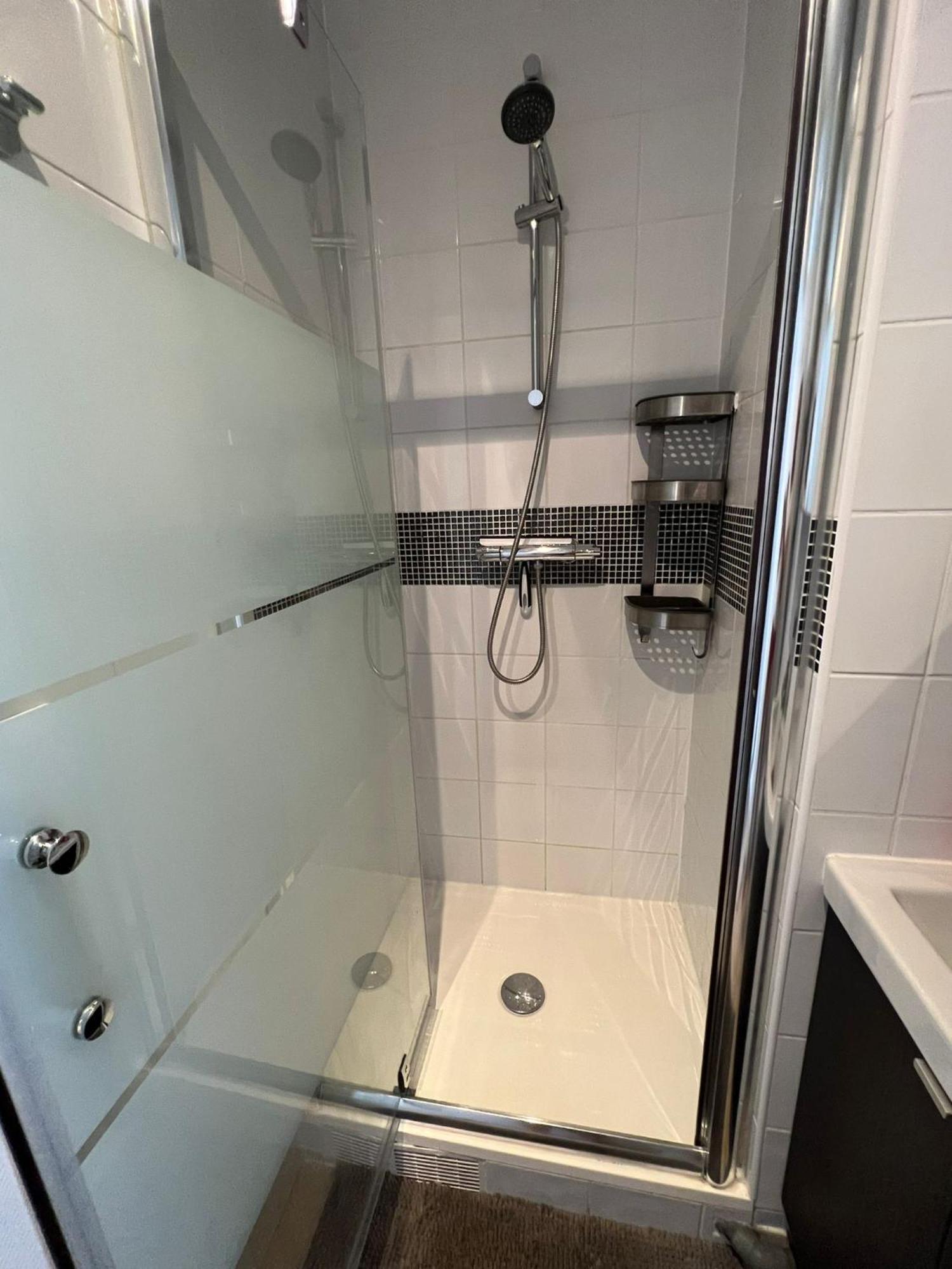 Studio Moderne Au Coeur De Paris Batignolles Экстерьер фото